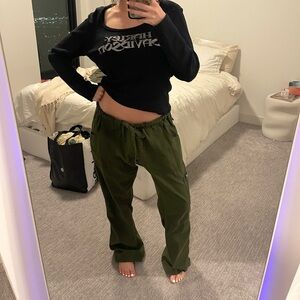 Army green low rise cargo pant